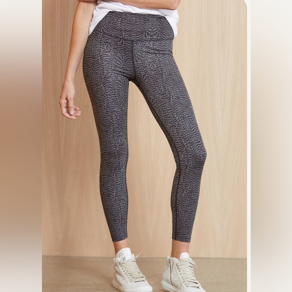 Varley Luna legging grey “nocturnal” print size Large